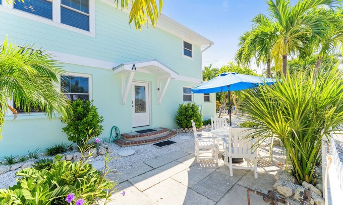 Anna Maria House | Prime Location Steps to Beach & Dining on Anna Maria Island