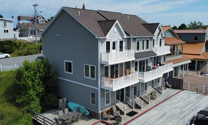 Alexandria Bay House | Prime Location Hotel with Family Amenities and Top Ratings