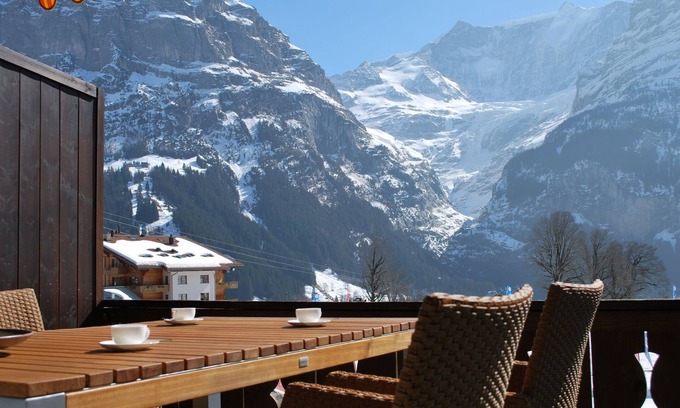 Grindelwald Ski Chalet | Enchanting Grindelwald Apartment for 2 with Breakfast Included