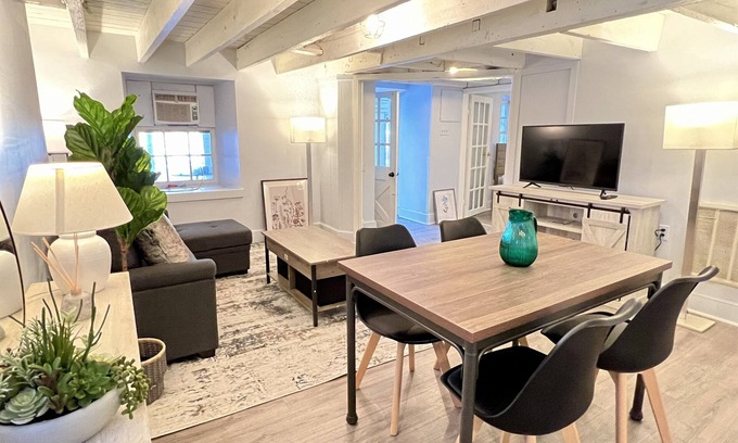Harpers Ferry Apartment | Prime Location! The Pullman Apt @ Historic 1799 Inn
