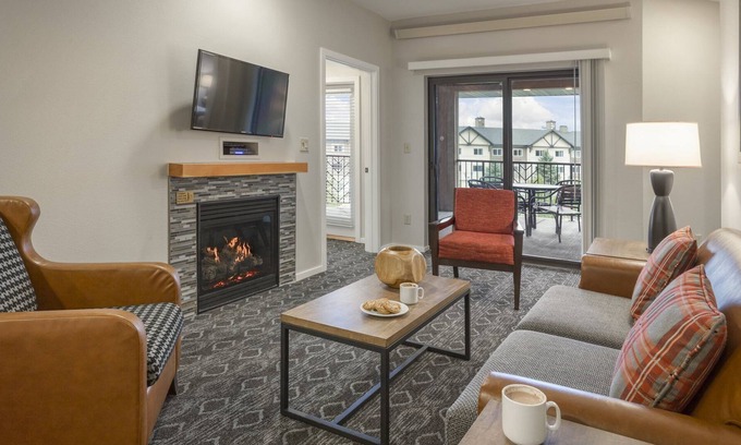 West Yellowstone Condo | BEST LOCATION! Updated Condo with Full Kitchen and Resort Amenities