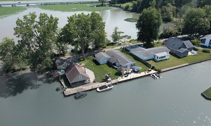 Huron House | Prime Waterfront Cottage with Private Dock & Kayaking