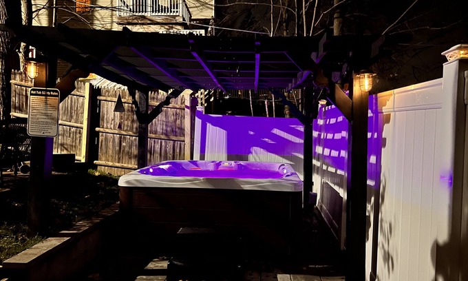 Newton Corner House | Discover Modern 3BR Haven with Outdoor Sauna & Theater
