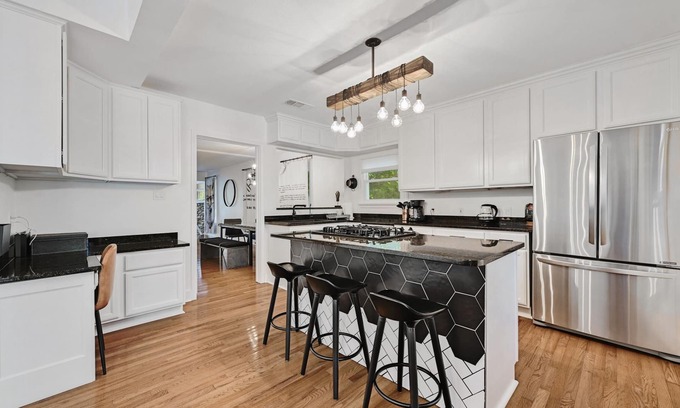 Barton Heights House | Perfect Retreat at The Urban Shade with Family Amenities
