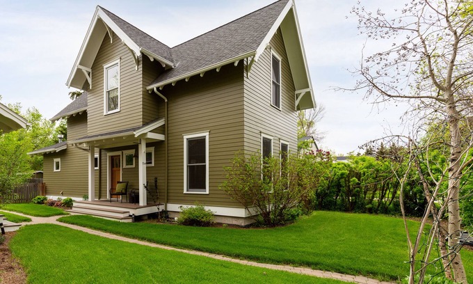 Bozeman House | Unforgettable Stay in Downtown Bozeman: 10/10 Guest Rated!