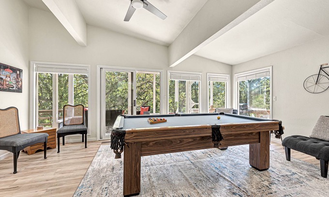 Bella Vista House | Explore NWA: Pool Table, Trails, Golf & Cozy King Bed