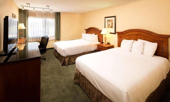 Wenatchee Resort | Perfect Stay with Free Parking, Pool & Pet-Friendly Options!