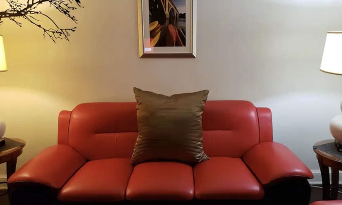 Kingman Park Apartment | Prime Cap Hill Location / Near Metro & Hot Tub Amenities