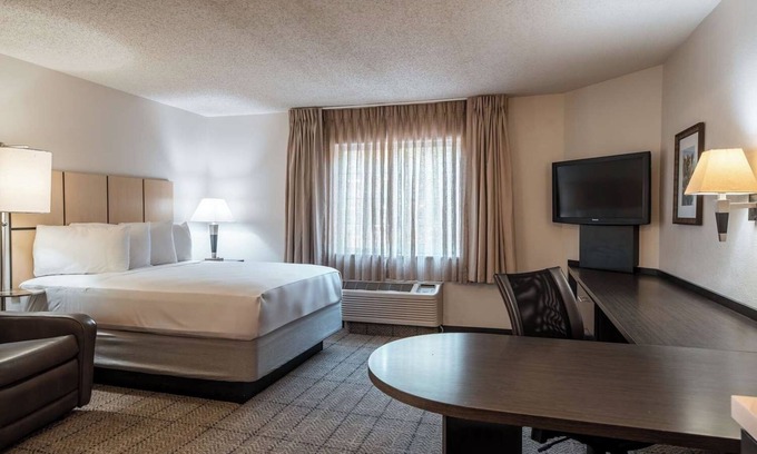 Park Central Hotel | Ideal Stay in Richardson: Free Parking & Pet Friendly