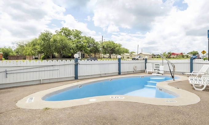 Three Rivers House | Relax and Recharge at Our Pet-Friendly Outdoor Oasis!