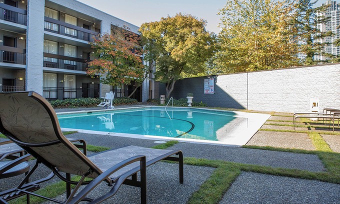 Wilburton Hotel | Relax in a Pet-Friendly Oasis with Pool and Ocean Views