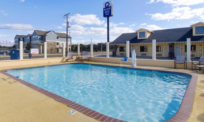 Ingleside House | Unwind with Free Breakfast & Pool Access for Families