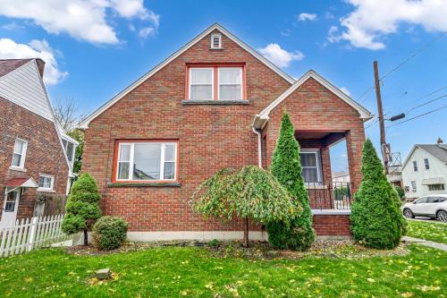 Niagara Falls House | Prime Stay with Family-Friendly Amenities in Niagara Falls