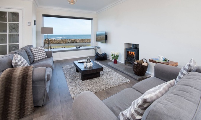 Beadnell House | Unforgettable Sea Views at The Beach House, Beadnell