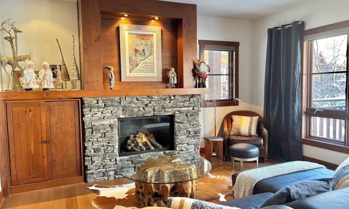 Versant Soleil Condo | Chic Chalet with Private BBQ, Pool & Ocean View