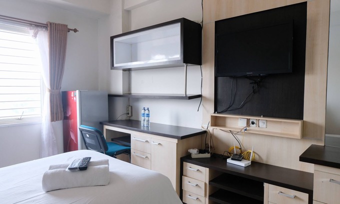 Cileunyi Apartment | Cozy Studio Apartment at Pinewood Jatinangor with Breakfast
