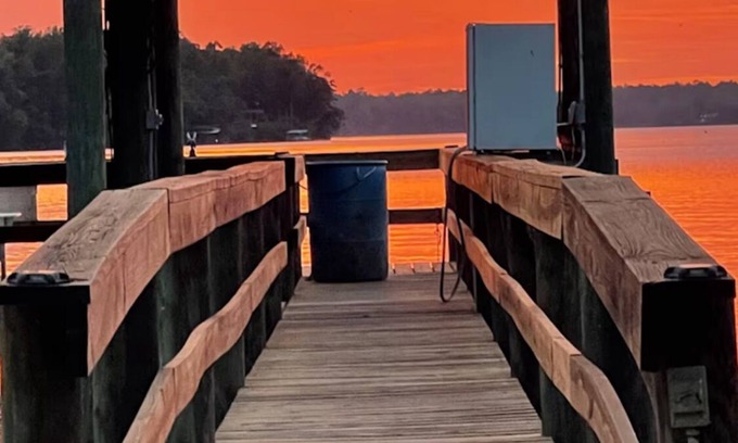 Telogia House | Breathtaking Sunset Views at Lake Talquin Resort