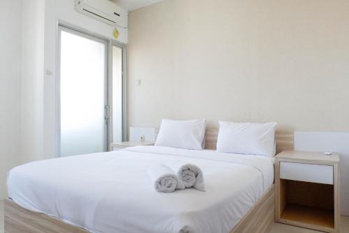 Surabaya Apartment | Budget-Friendly 1BR at Twin Tower Apartment in Travelio