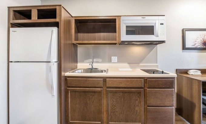 Moreno Valley Hotel | Budget-Friendly Retreat: Modern Units with Full Kitchen!