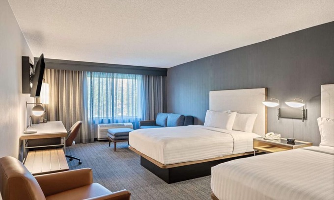 Pleasant Hill Hotel | Budget-Friendly Stay Near Coco Island & Walden Park!