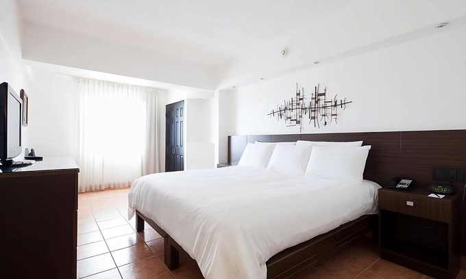 San Jose Hotel | Quality Accommodations: Free Parking & Pet-Friendly Stay