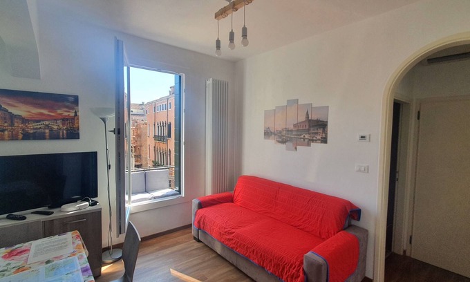 Cannaregio Apartment | Unforgettable Views at Cà Del Sol - Guest Rated 10/10