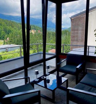 Sinaia Apartment | Scenic Apartment with Parking & Child-Friendly Amenities