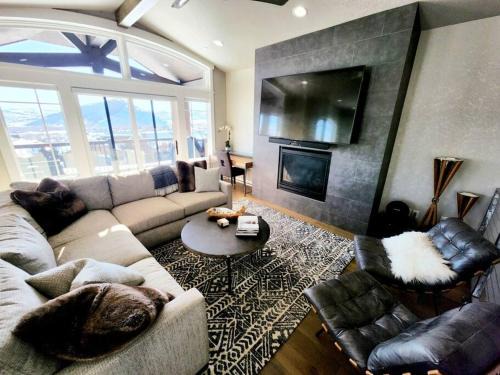 Park City House | Scenic Fairway Retreat with Inviting Hot Tub Access