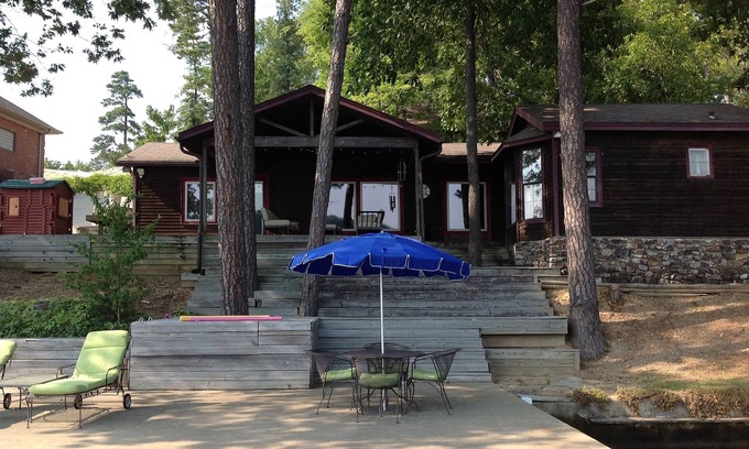 Mid America Cottage | Unforgettable Views of Lake Hamilton with Top Amenities