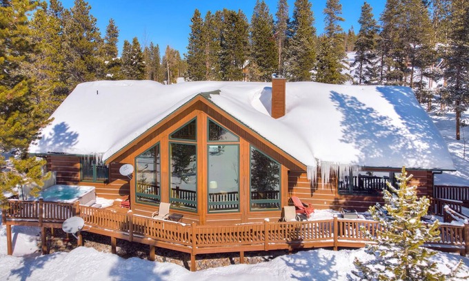 Breckenridge Cabin | Cozy Cabin in Breck: Hot Tub, Panoramic Views & 10/10 Score