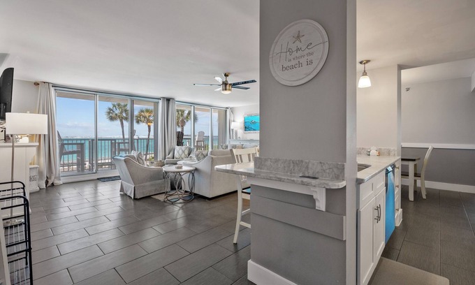 Holiday Isle Condo | Scenic Waterfront Retreat with Pool & Hot Tub in Destin