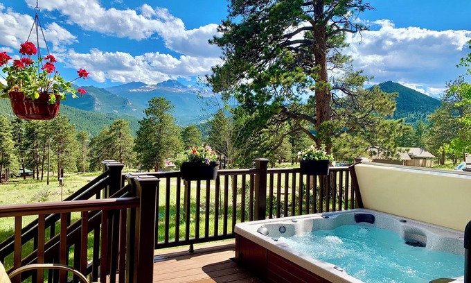 Estes Park House | Inviting Forest Retreat with Hot Tub & Mountain Coaster Passes