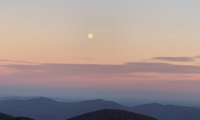 Nellysford Condo | Unforgettable Views and Spa Retreat at Mountain Escape