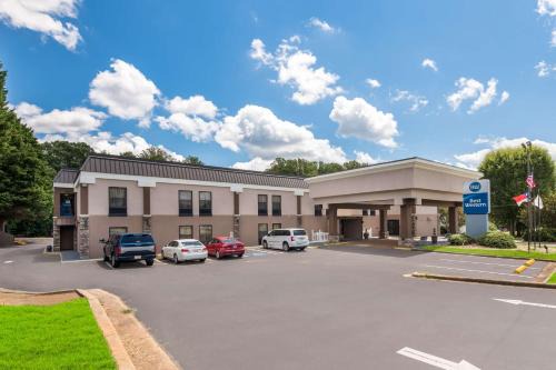 Albemarle Hotel | Inviting Stay at Best Western Albemarle Inn with Pool Access