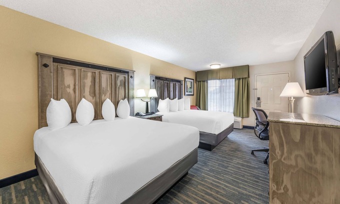 San Ysidro Hotel | Highly Rated Best Western Americana Inn with Pool & Spa