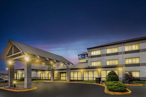 West Baraboo Hotel | Discover Comfort at Best Western Baraboo Inn with Pool Access