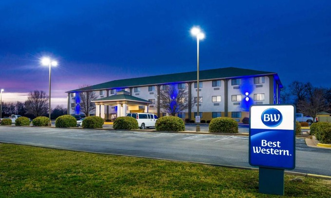 Neosho Hotel | Premier Stay at Best Western Big Spring Lodge with Ocean Views