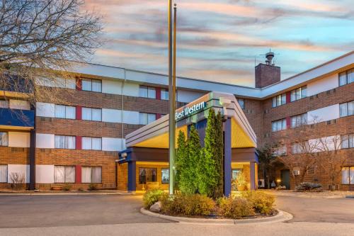 West Bloomington Hotel | Budget-Friendly Stay at Best Western Bloomington Edina