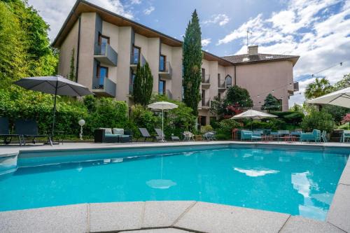 Jons Hotel | Discover Best Western Bridge Hotel Lyon East with Pool & Views