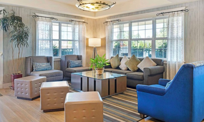 Altaville Hotel | Discover Best Western Cedar Inn & Suites with Pool and Spa