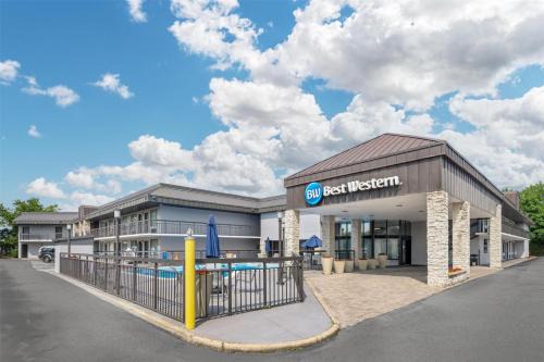 Northwest Hotel | Beachfront Bliss at Best Western Center Inn with Pool Access