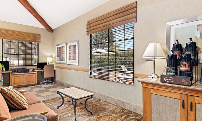 Otay Hotel | Discover Best Western Chula Vista with Pool & Spa Amenities
