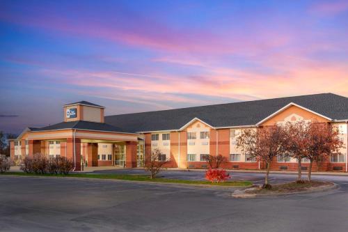 Peru Hotel | Pet-Friendly Retreat at Best Western Circus City Inn