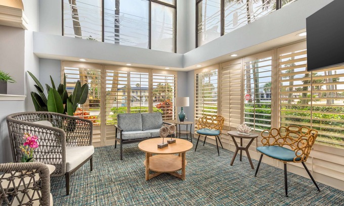 Avon By The Sea Hotel | Discover Best Western Cocoa Beach Hotel & Suites with Pool