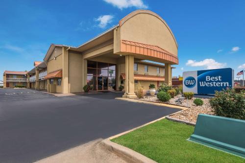 Conway Hotel | Pet-Friendly Retreat at Best Western Conway with Ocean Views