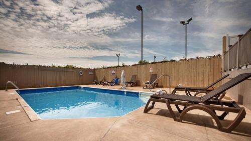 Schererville Hotel | Seaside Comfort at Best Western Crossroads Inn