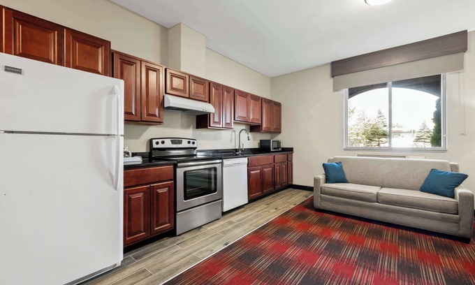 North Dartmouth Hotel | Comfortable Getaway at Best Western Dartmouth-New Bedford