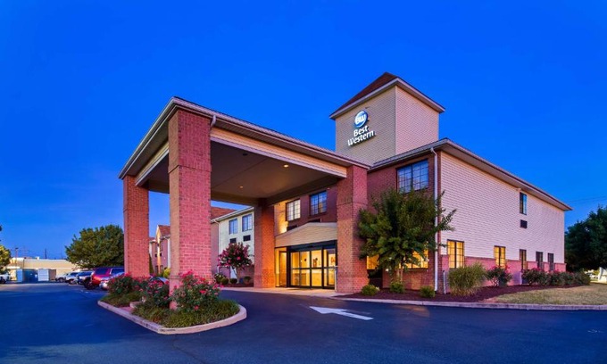 Denton Hotel | Budget-Friendly Best Western Denton Inn with Pool Access