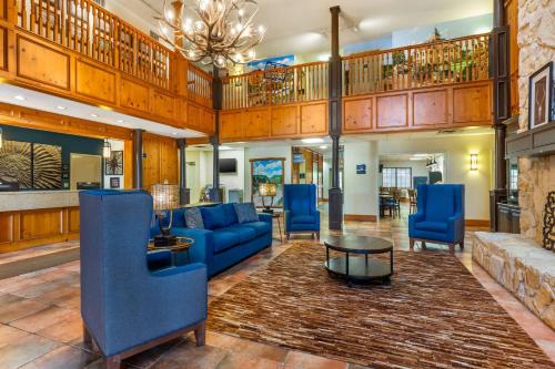 Glen Rose Hotel | Discover Best Western Dinosaur Valley Inn & Suites