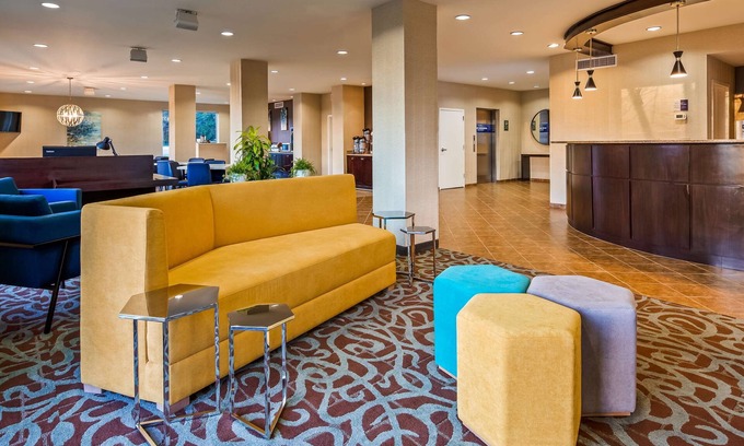 Dothan Hotel | Guest Favorite: Best Western Dothan Inn & Suites Awaits